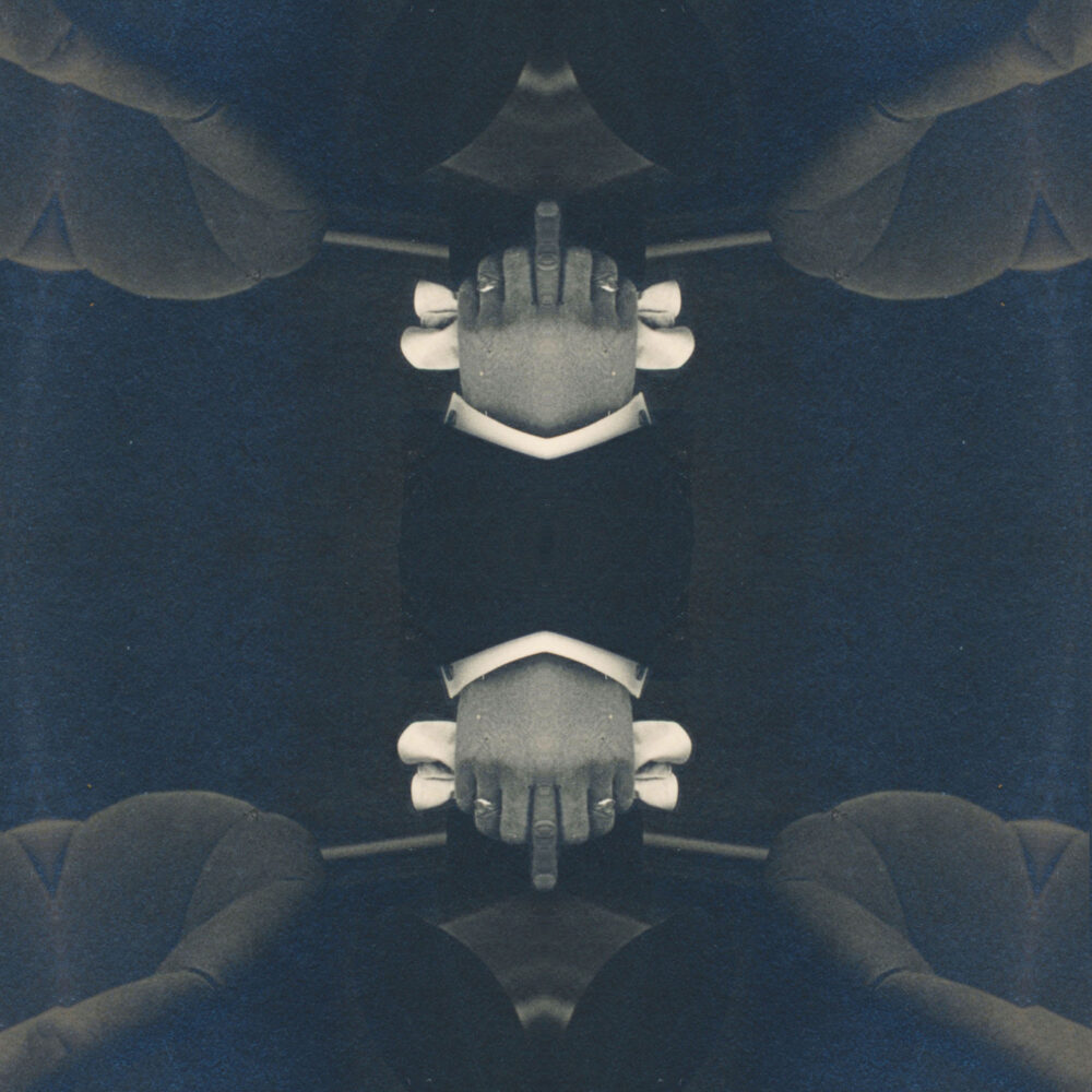 generationtransmission_remix1900_finger